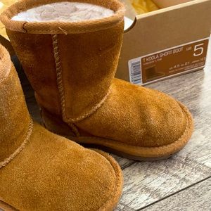 Koolaburra Toddler 5 size UGG boots!